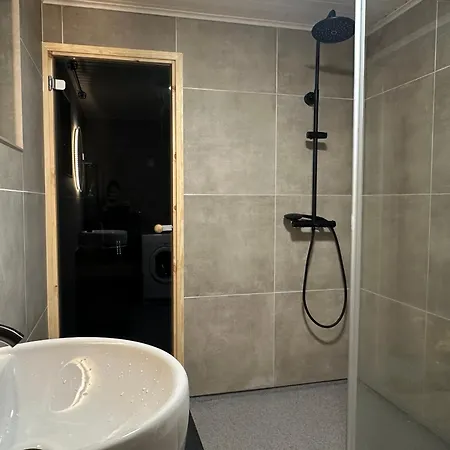 شقة Cozy With Sauna